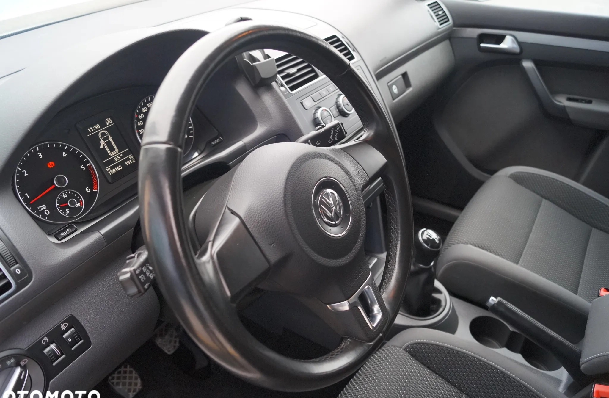 Volkswagen Touran cena 28400 przebieg: 239000, rok produkcji 2012 z Myślibórz małe 742